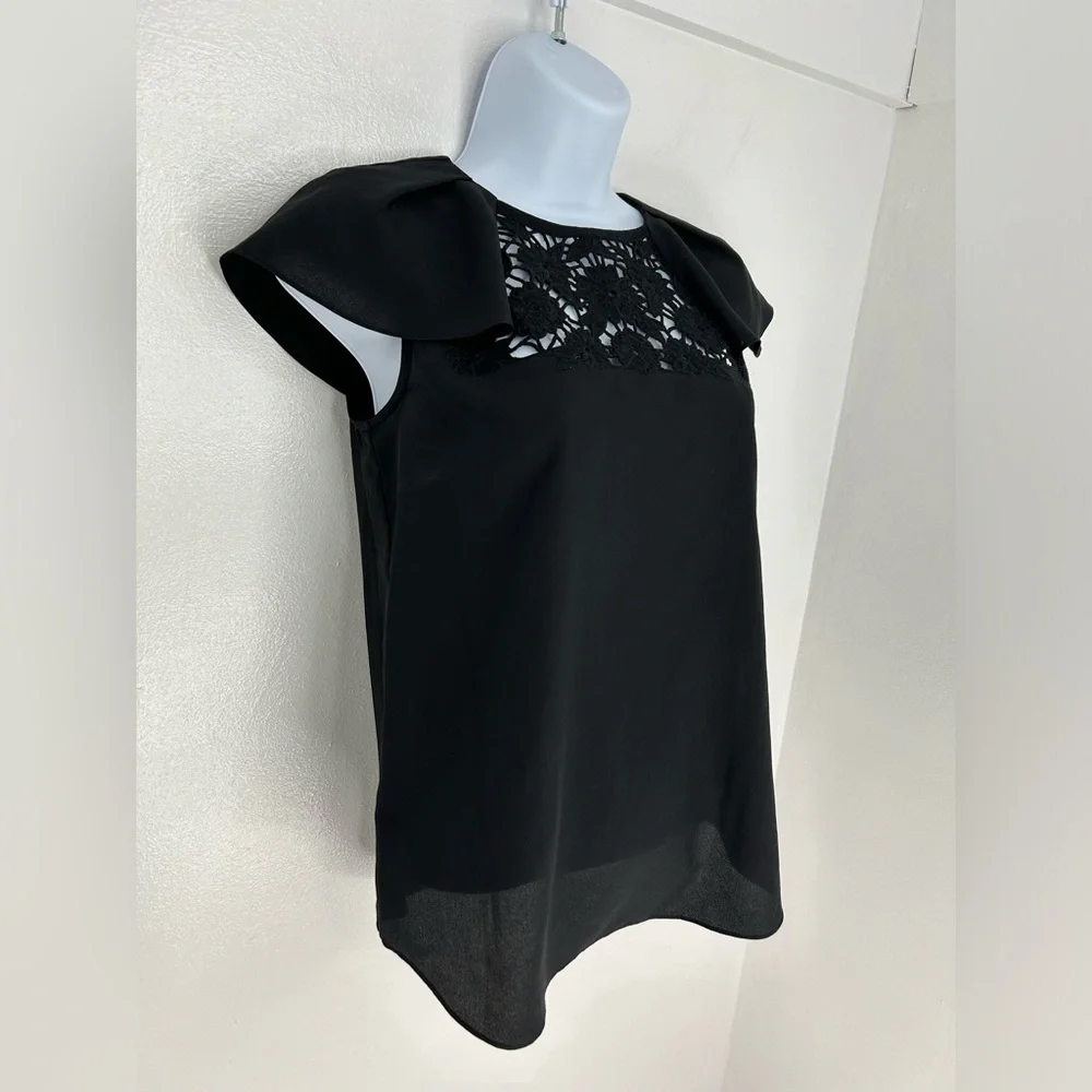 Kate Spade Flutter Sleeve Top Size XXS Black‎ Crochet Front Frilly Feminine